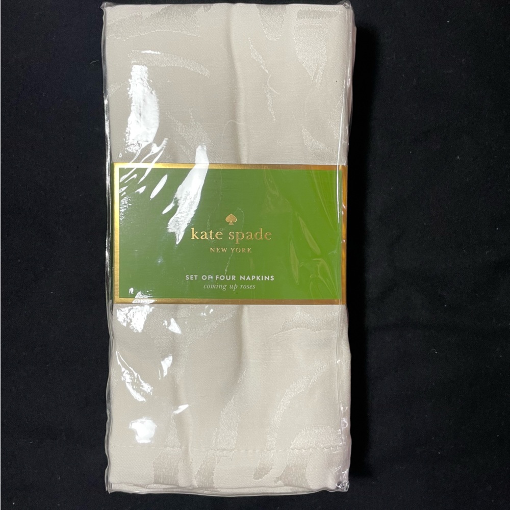 NWT  KATE SPADE  NAPKINS Set of Four  “Coming Up Roses”   White
